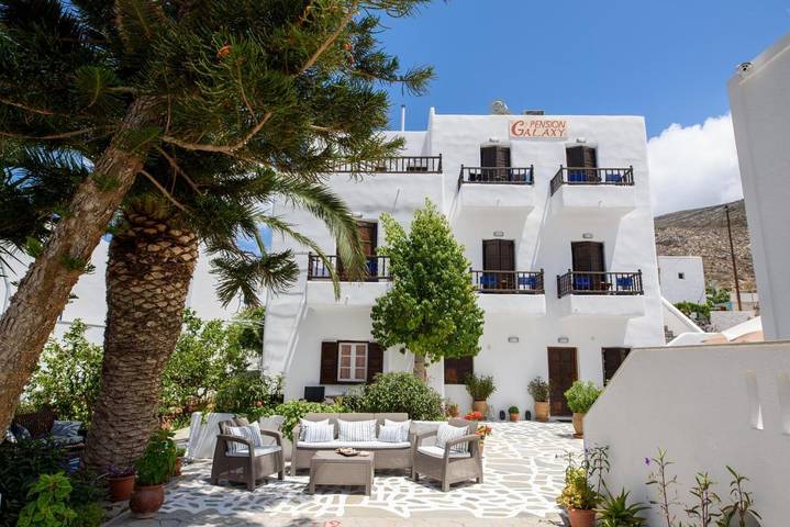 Maison d’hôte pour 3 personnes, avec jardin ainsi que vue et terrasse dans Amorgos
