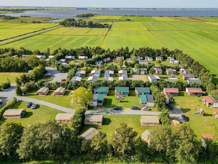 Camping Friese Meren - Mobilhome 6 personnes - Classic | 2 Ch. | 4/6 Pers. | Terrasse surélevée in IJsselmeer