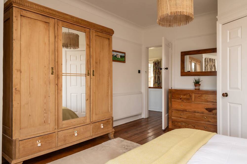 Coastal Family Escape with Castle Views in Deganwy, Conwy region