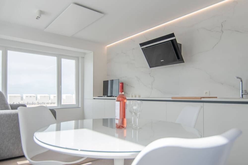 Apartamento entero, State-of-the-art studio with frontal sea view in Koksijde-Bad, Koksijde