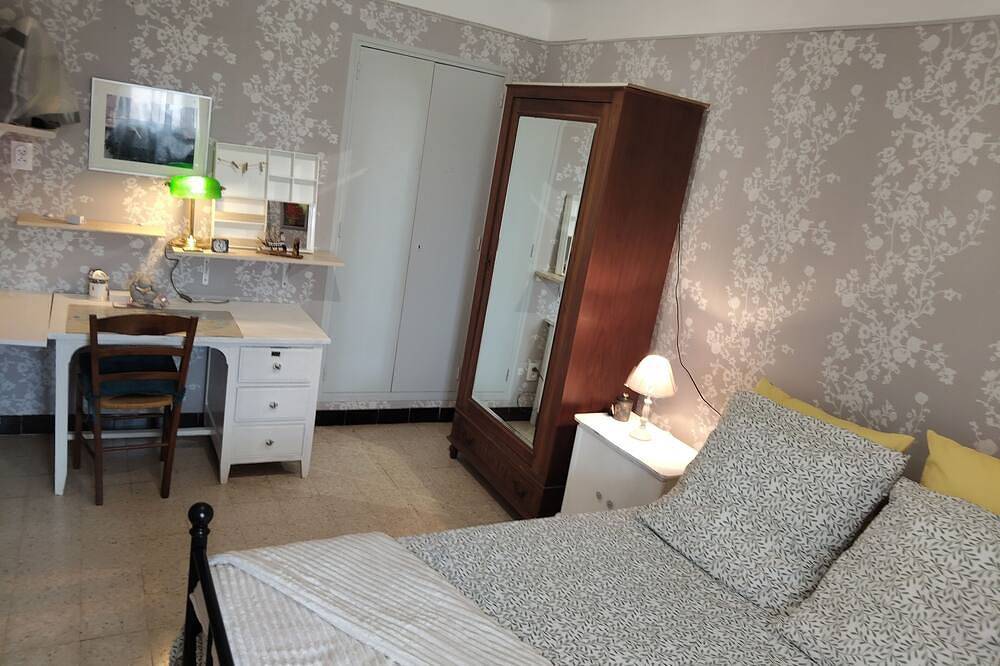 Entire apartment, First floor apartment in a villa with terraces and swimming pool in Ollioules, Toulon region