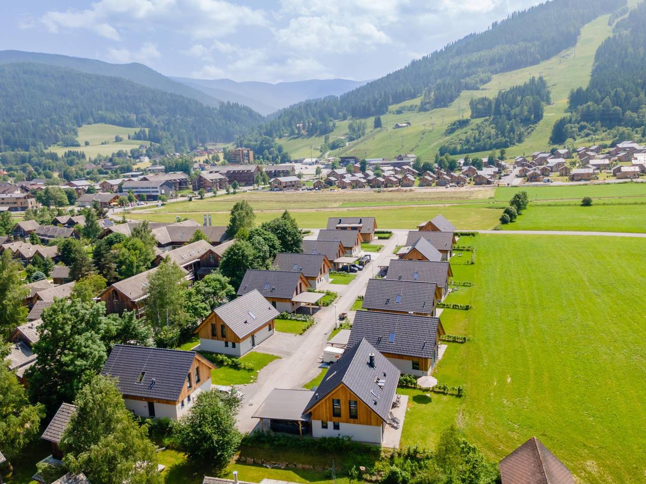 Luxurious chalet with sauna and carport in St. Georgen ob Murau, Sankt Georgen am Kreischberg