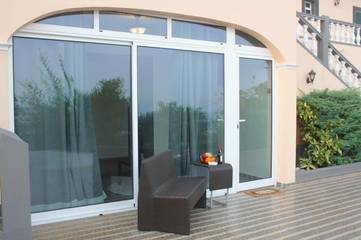 Gîte pour 3 personnes, avec jardin et terrasse dans Estreito da Calheta