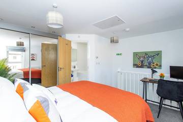 Apartment for 6 People in Wakefield, West Yorkshire, Photo 3