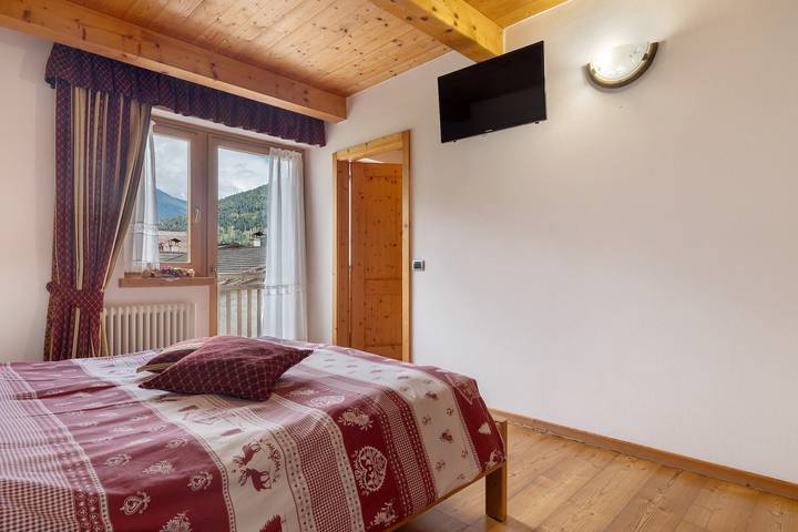 Camera 'Camera Doppia N 4' con vista sulle montagne, giardino in comune e Wi-Fi in Caderzone Terme, Alpi dell'Adamello e della Presanella