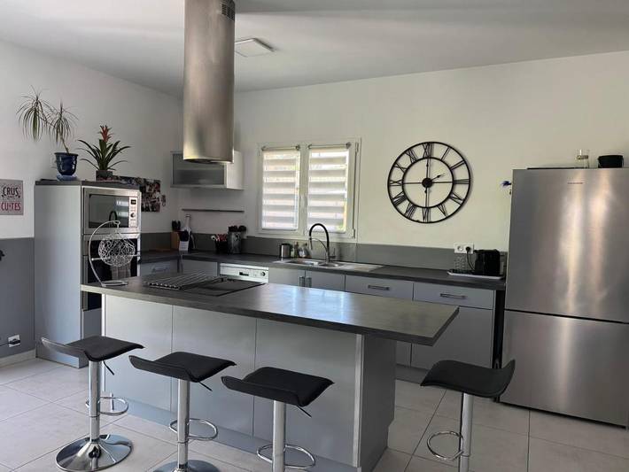 Location de vacances pour 6 personnes, avec vue ainsi que piscine et jardin à Saint-Martin-de-Londres - 2