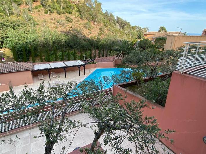 Gîte pour 4 personnes, avec terrasse ainsi que vue et piscine, animaux acceptés dans Port de la Figueirette
