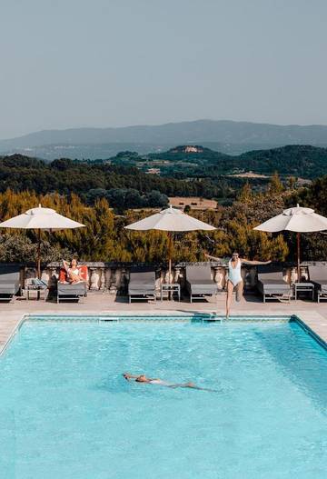 Hôtel pour 3 personnes, avec piscine et vue ainsi que jardin et sauna, animaux acceptés à Joucas