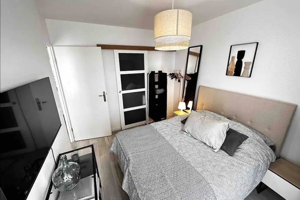 Appartement entier, Grand F2 dernier etage belle vue en residence privée in Le Blanc-Mesnil, Seine-Saint-Denis