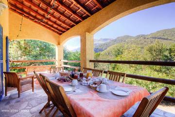 Chambre d’hôte pour 2 personnes, avec jardin et piscine dans Poggio-Marinaccio
