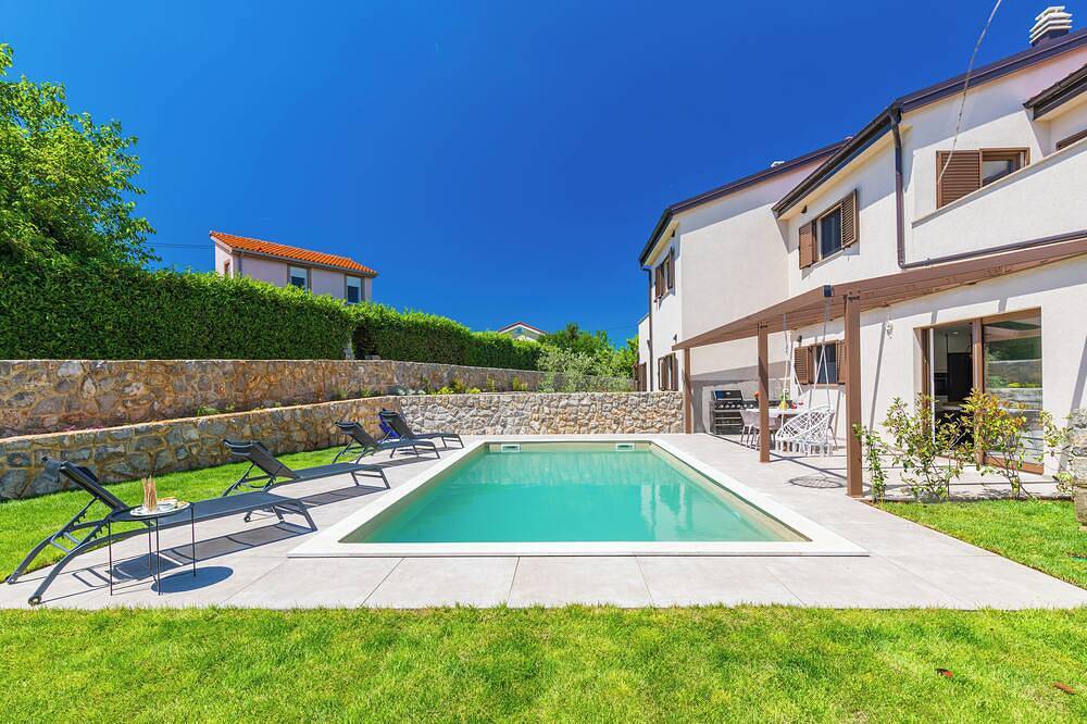 Casa Del Sole... Looking for peace and relaxation? You've come to the right place! in Lakmartin, Krk (isla)