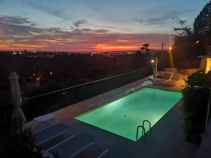 Ferienwohnung für 2 Personen, mit Terrasse und Pool sowie Ausblick