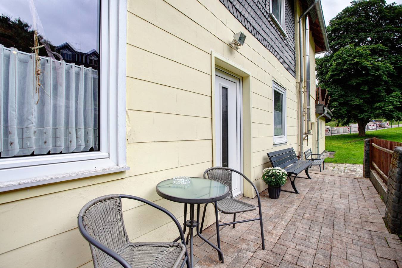 Ganze Wohnung, Ferienwohnung 'Fewo In Schustes' mit privater Terrasse und Wlan in Willingen, die Mittelgebirge
