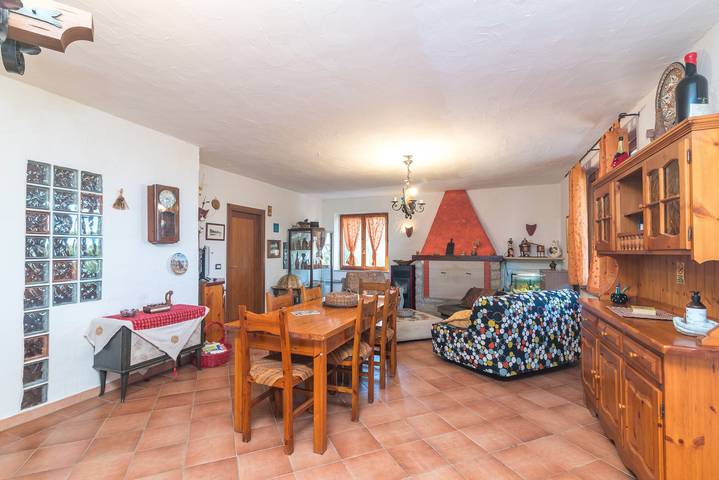 Entire apartment, Holiday Home "Home on the Hill" with Mountain View, Garden, and Wi-Fi in Tempio Pausania, Olbia-Tempio