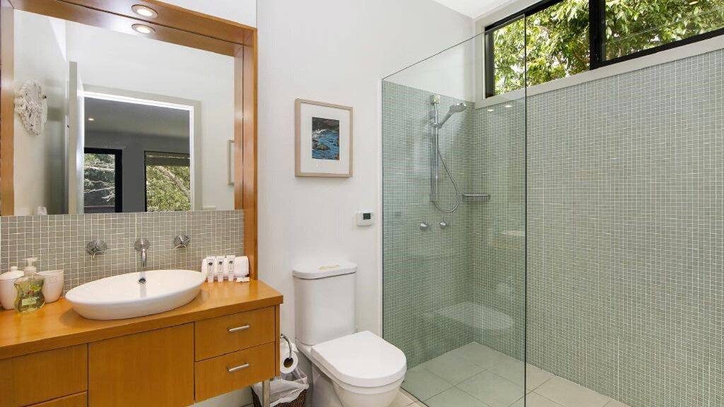 Two Waters by Holidayco. in Pearl Beach, New South Wales