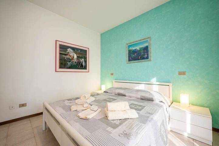 Ganze Wohnung, Cinzia Apartment am Strand - Pool, Garage & Terrasse, Sirmione, Italien in Colombare, Sirmione