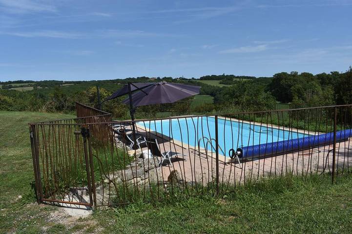 Location de vacances pour 10 personnes, avec Jacuzzi ainsi que Terrasse et Jardin dans Les Pechs-du-Vers