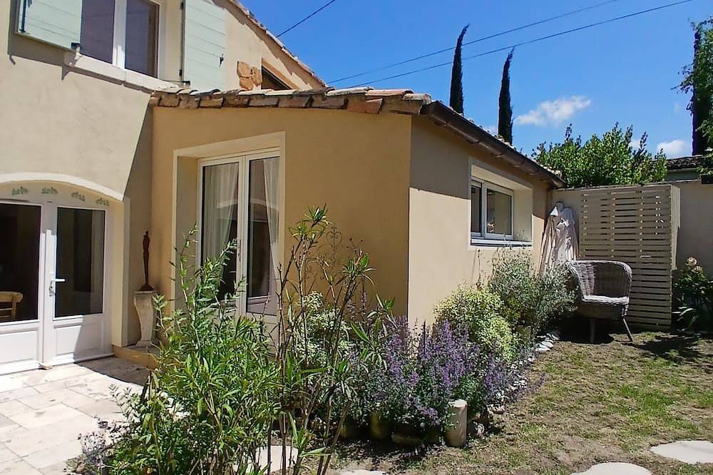 Appartement entier, Gîte Alma Bella + petite piscine intérieure chauffée- Jardin- Parking in Roche-Saint-Secret-Béconne, Région de nyons