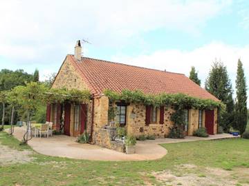 Gîte pour 4 personnes, avec jardin et terrasse, animaux acceptés à Mazeyrolles