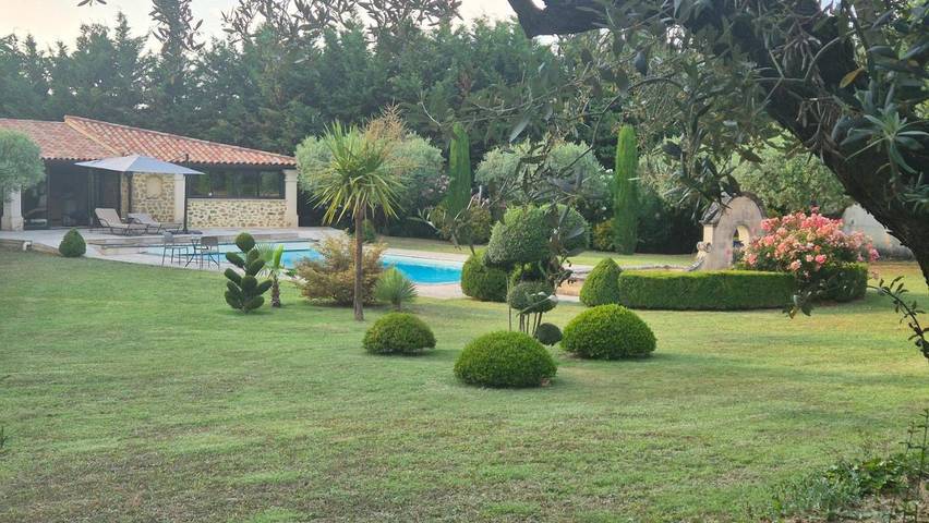 Gîte pour 2 personnes, avec vue et piscine ainsi que jardin et terrasse à Puyméras - 4