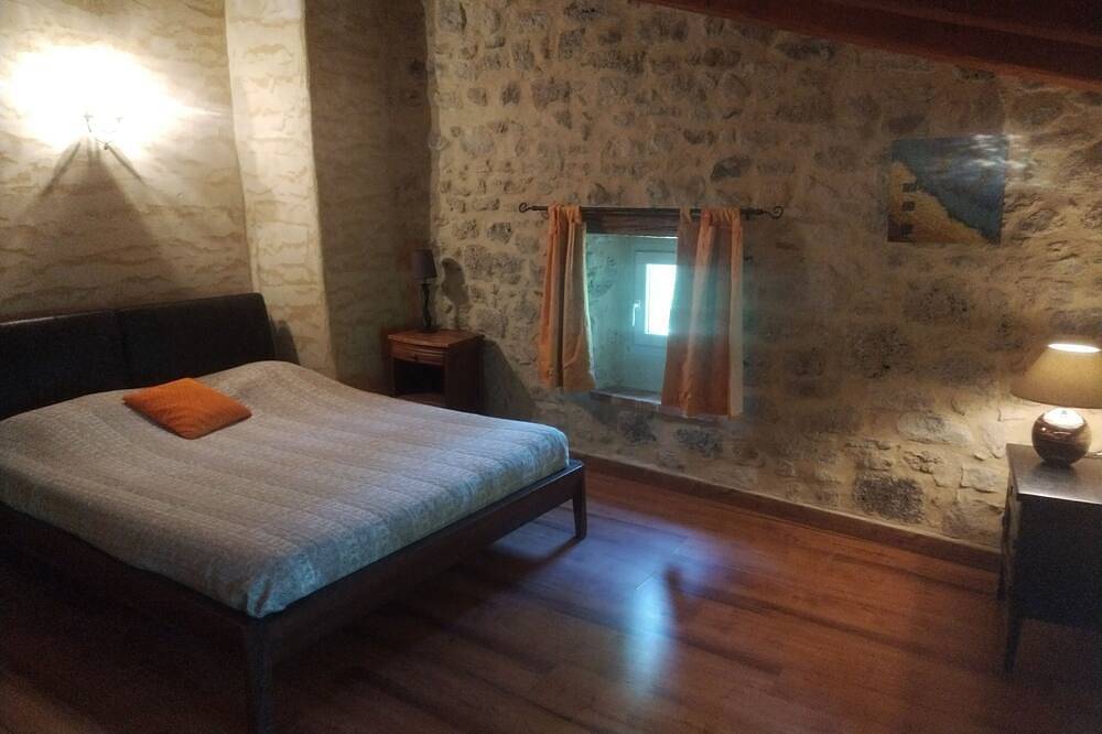 Maison  de pays , grand confort ,en pleine nature , avec jacuzzi,  10 personnes in Banne, Parc national des Cévennes