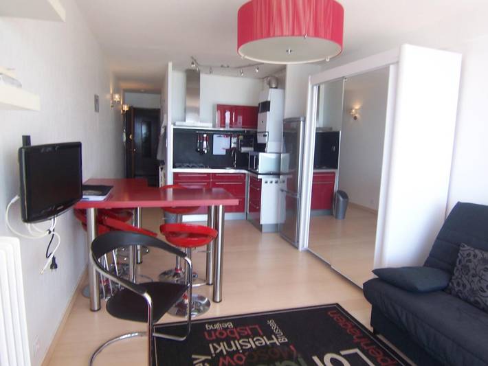 Studio entier, Studio face mer avec balcon, proche commerces et plage in Les Sables-d'Olonne, Vendée