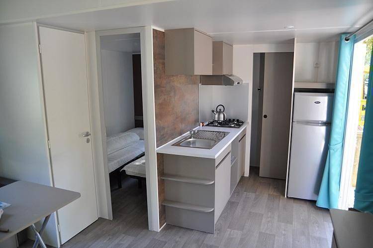 Entire holiday apartment, Mobile home on a campsite in the Cote d'Azur in Roquebrune-sur-Argens, Draguignan region