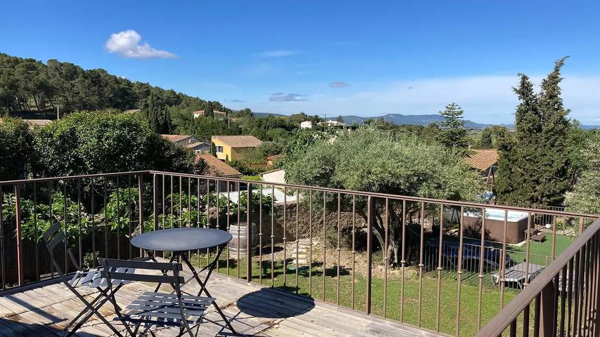 Location de vacances pour 7 personnes, avec jardin et piscine ainsi que jacuzzi et terrasse, animaux acceptés à Montbrun-des-Corbières - 4
