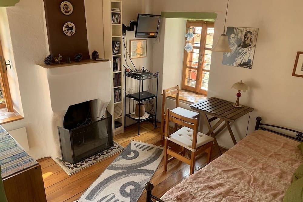 Casa in pietra tradizionale con cortile recintato e idilliaco, vicino al mare in Nikiti, Sithonia