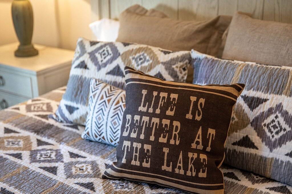 Cozy Cottage at Lake Oconee • Walk-Out Patio • Scenic Porch • Sleeps 8 in Lake Oconee