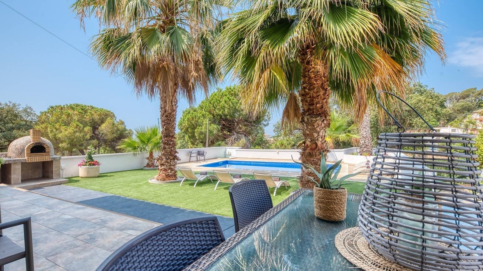 Villa "Costacabana - Marcella" con piscina privada, terraza privada y Wi-Fi in Roca Grossa, Lloret de Mar