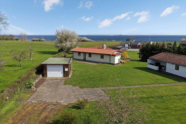 Feriehus for 7 personer, med Terrasse og Hage i Ærøskøbing