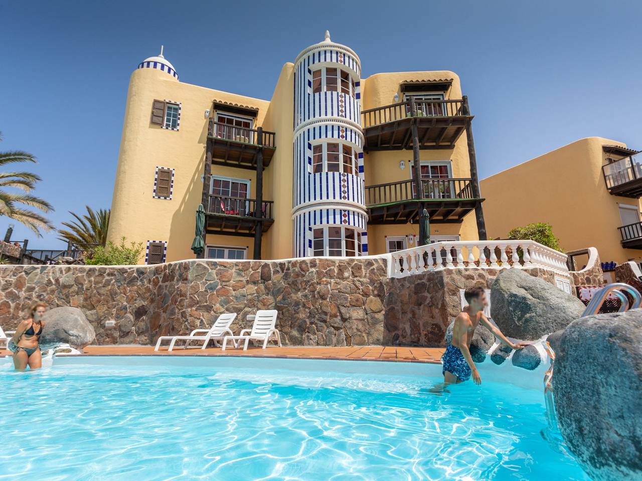 Apartamento entero, Casa Vacacional 2 Habitaciones con Balcón y Piscina Climatizada in Playa del Águila, San Bartolomé de Tirajana