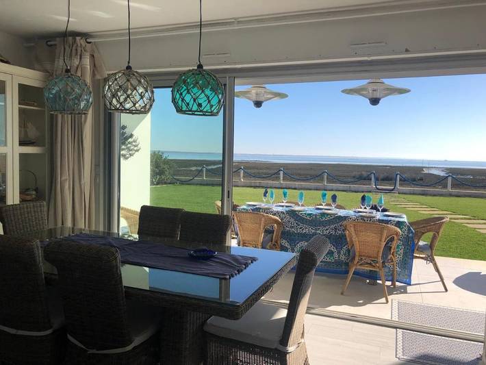 Location de vacances pour 8 personnes, avec vue ainsi que jardin et piscine dans Claouey - 3