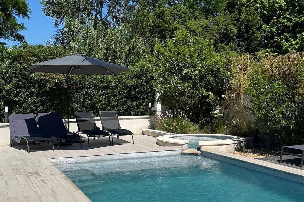 Villa Manava, life-size Luberon in Cheval-Blanc, Parc naturel régional du Luberon