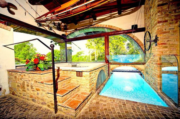 Villa pour 10 personnes, avec terrasse et jardin ainsi que jacuzzi et sauna, animaux acceptés