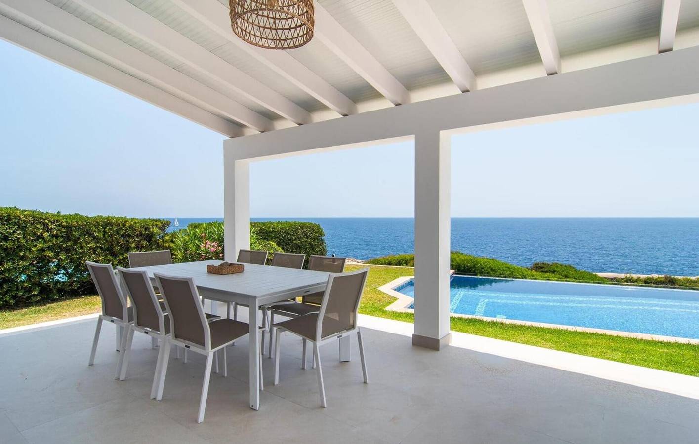 Exklusive, moderne Villa mit Pool, Strandnähe und Panoramablick aufs Meer auf Mallorca in Cala Serena, Felanitx