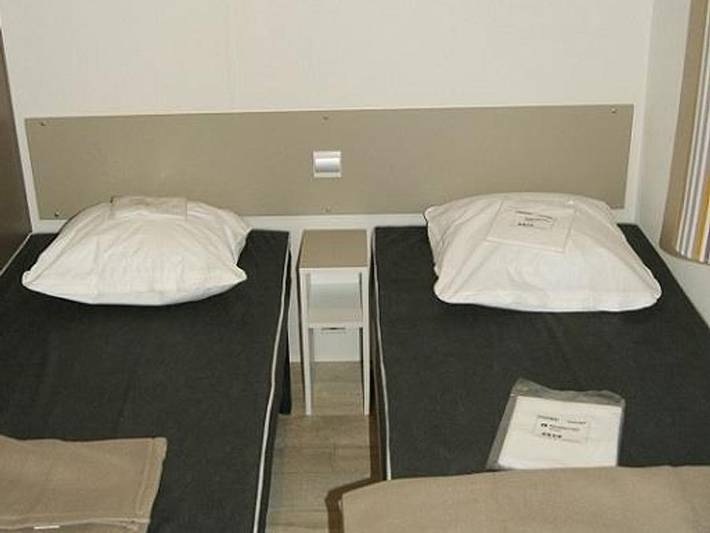 Flower Camping Orly d'Azur - Mobilheim 4 personen - Mobilheim Cipressino Confort 22m² - 2 Schlafzimmer - halbüberdachte Terrasse - Klimaanlage - -. in Six-Fours les Plages, Mittelmeerküste (Frankreich)