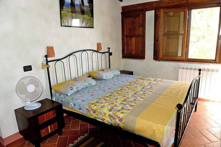 Appartamento intero, Casa di charme in un casolare di pietra con giardino privato e piscina in Asciano, Siena e dintorni