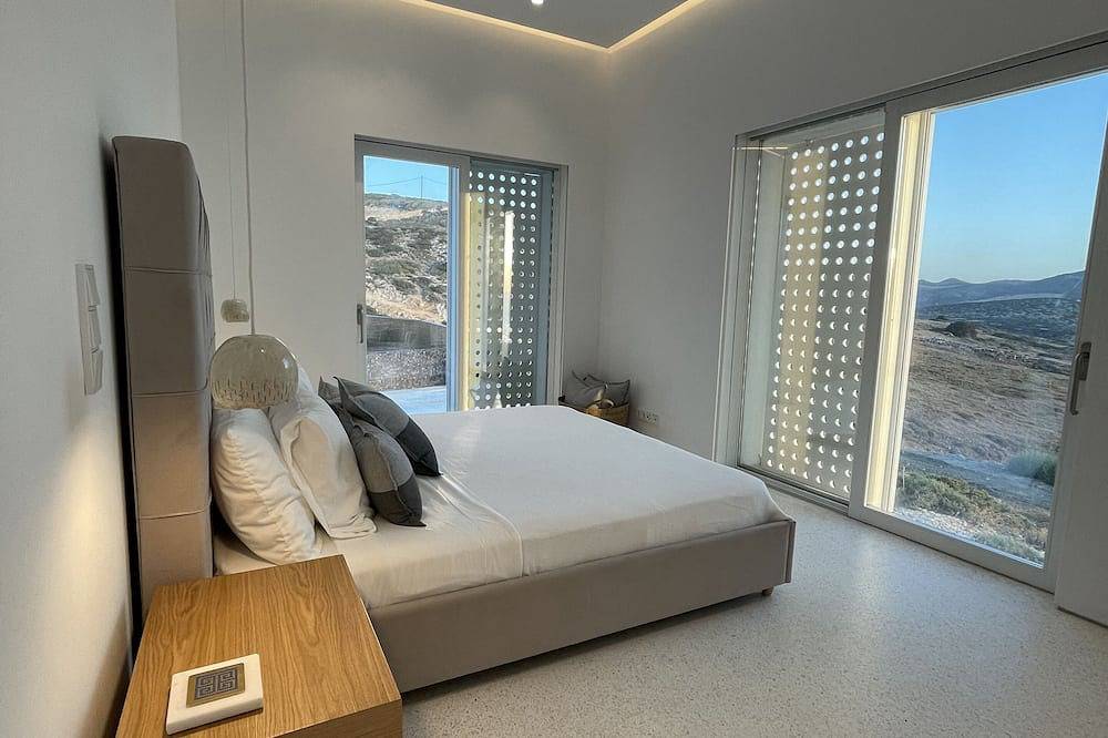 Luxurious Antiparos Villa with Infinity Pool and Stunning Sea and Sunset views in Paros Regional Unit