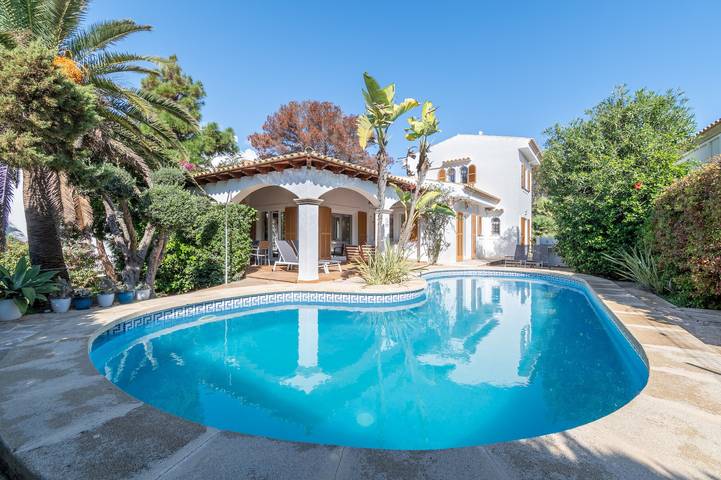 Villa 'Estrelitzia' with Private Pool, Wi-Fi and Air Conditioning in Cala Serena, Felanitx