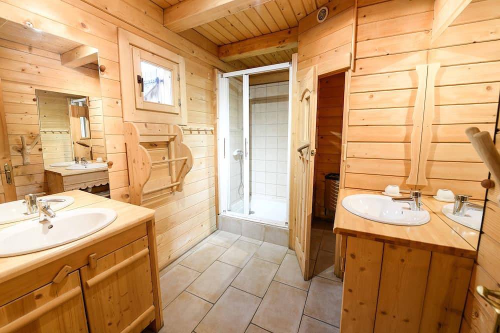 Schönes Chalet, voll ausgestattet, Sauna, 5 Schlafzimmer, sehr geräumig, Garten, in Le Bourg-d'Oisans, Nationalpark Écrins