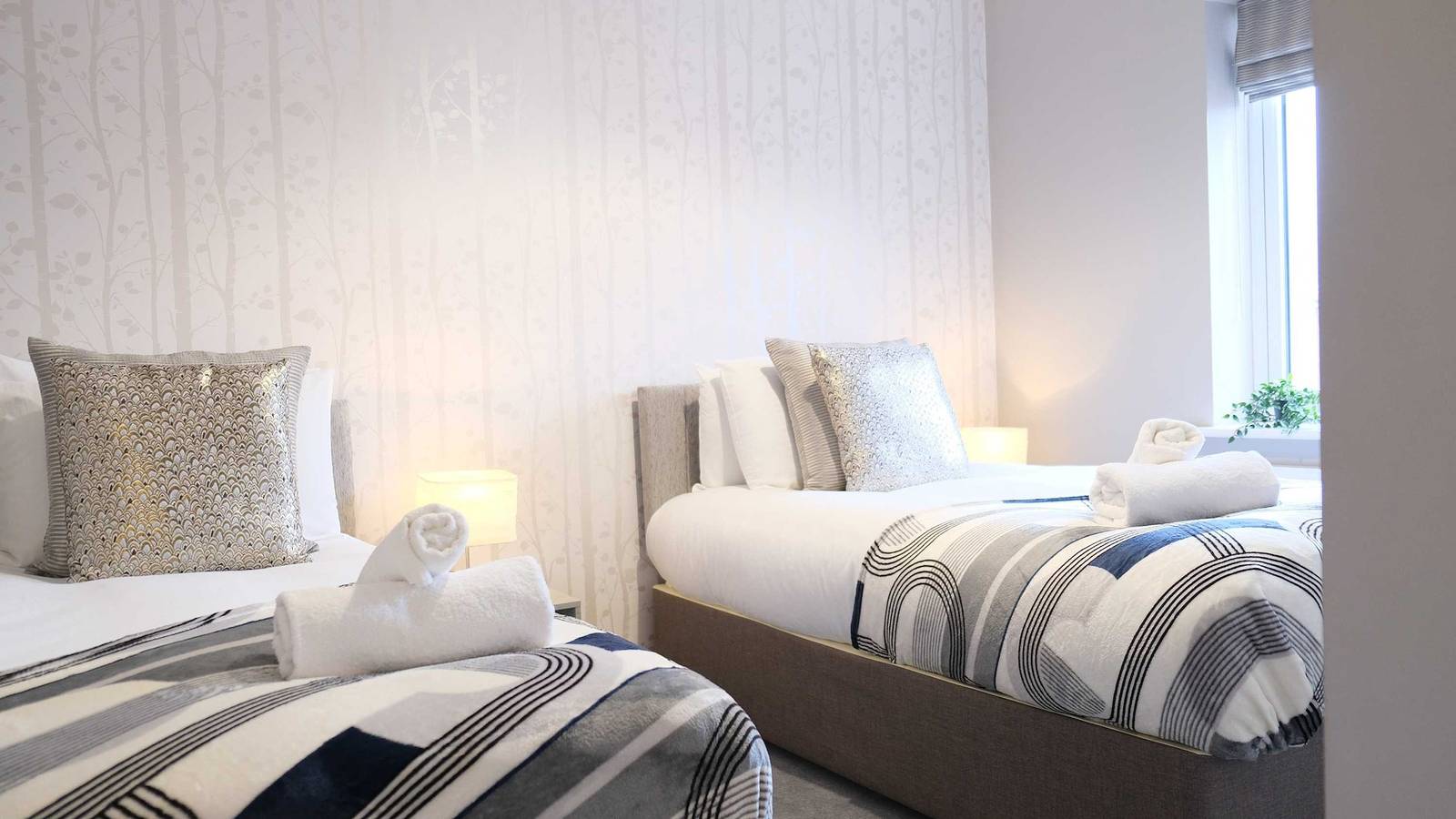 Cozy 4-Br Brick House with Garden in Bedford in Bedford