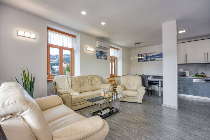 Gîte pour 6 personnes, avec vue sur l’océan et balcon, adapté aux familles à Portoroz - 4