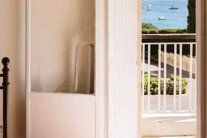 Gîte pour 4 personnes, avec piscine et balcon dans Casino De Cassis