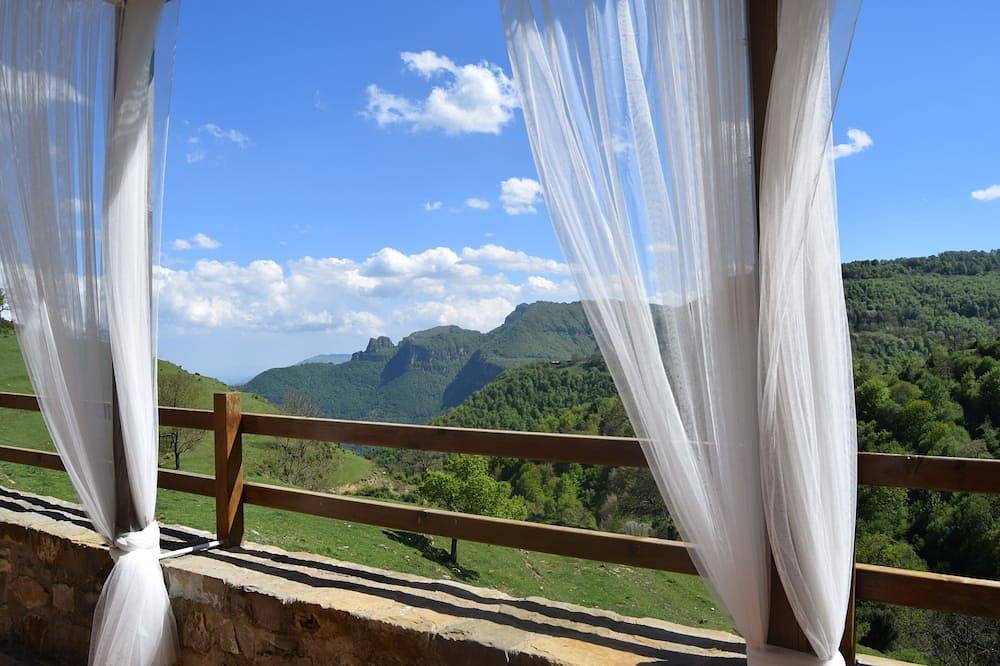 Disfruta de vistas panorámicas espectaculares y de un ambiente de paz y relax. in Vallfogona, Pirineo Catalan