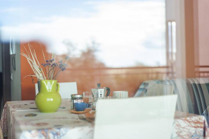 Appartement entier, Appartement calme "Appartamento 3" avec vue sur les montagnes, terrasse, jardin et climatisation. in Sant'Anna Arresi, Sulcis Iglesiente