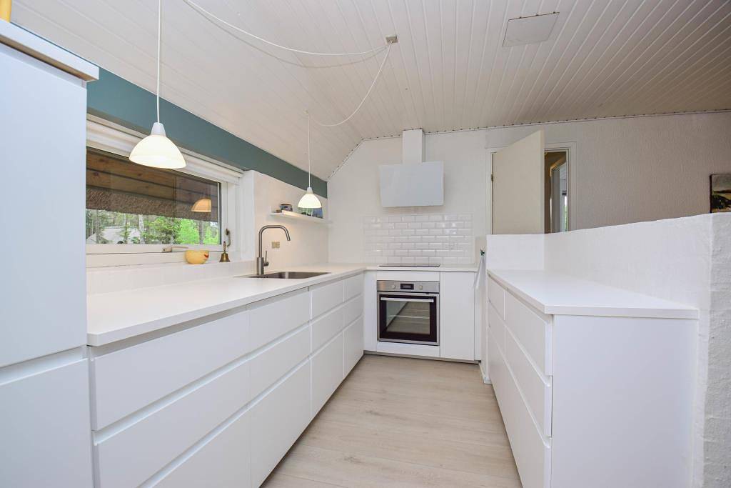 Quietly located thatched roof house with 3 bedrooms – property partially fenced, 2 dogs allowed in Vester Husby, Husby