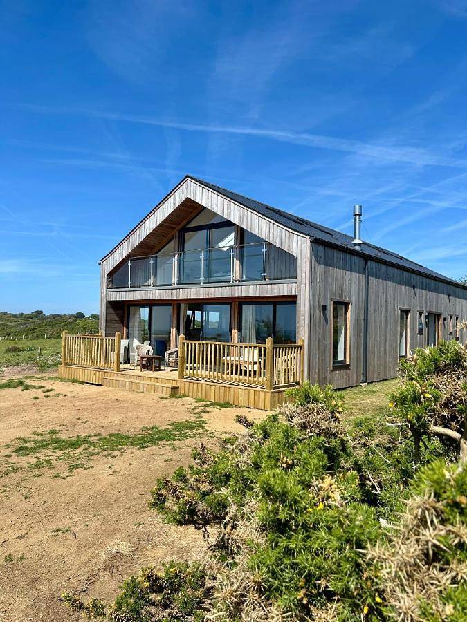 Holiday letting for 3 people, with Terrace and Garden as well as Pool and View in Guernsey