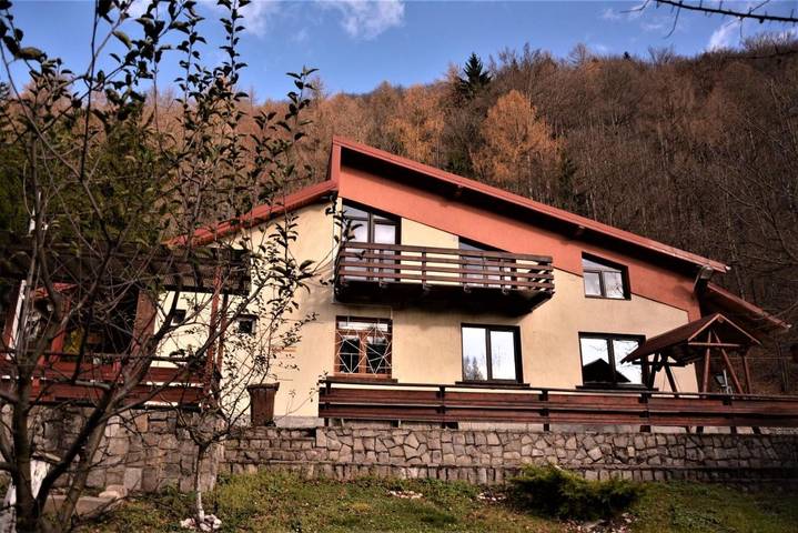 Location de vacances pour 6 personnes, avec jardin à Sinaia